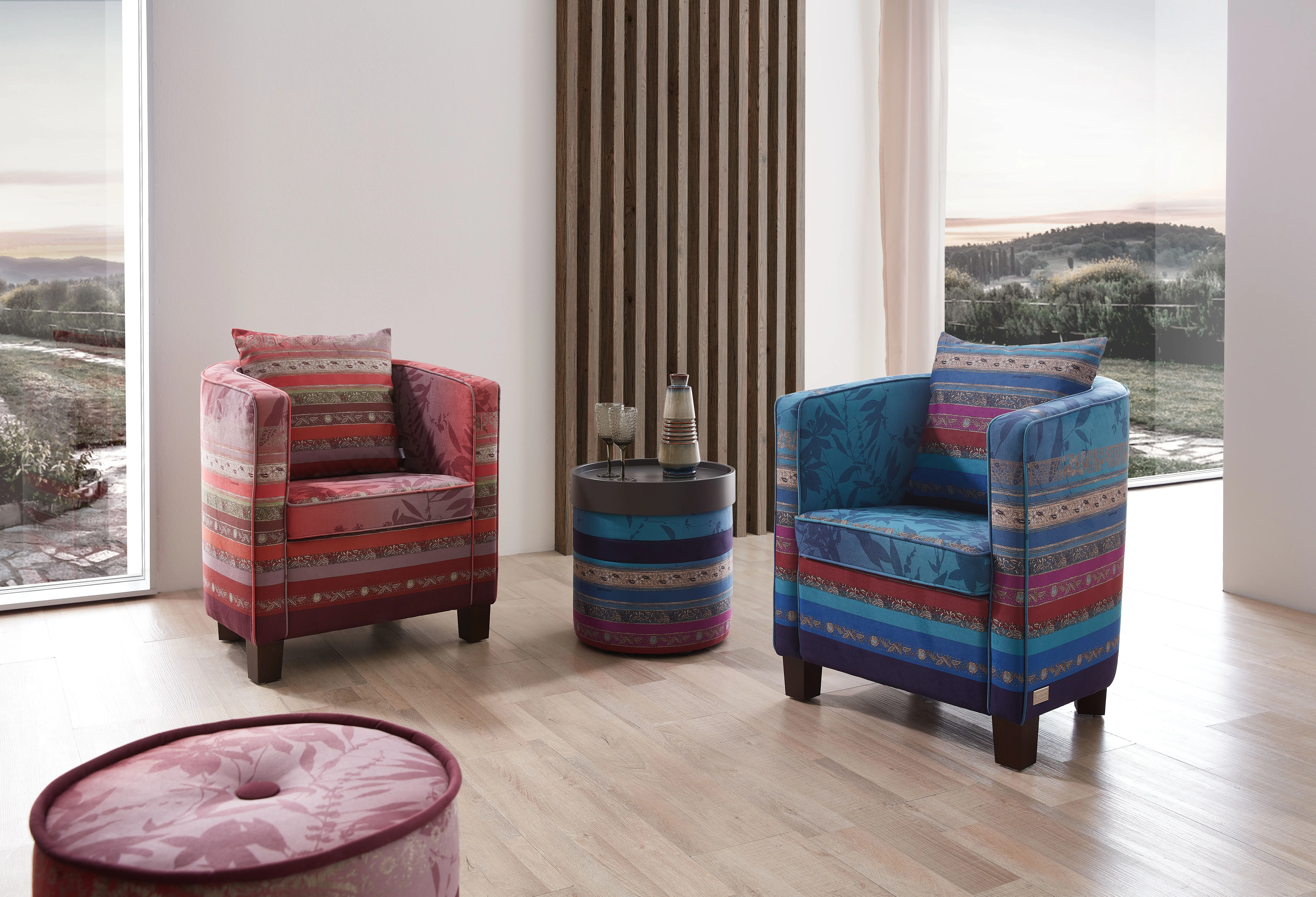 Burano Solitärsessel + Tinetto Pouf mit Tablett